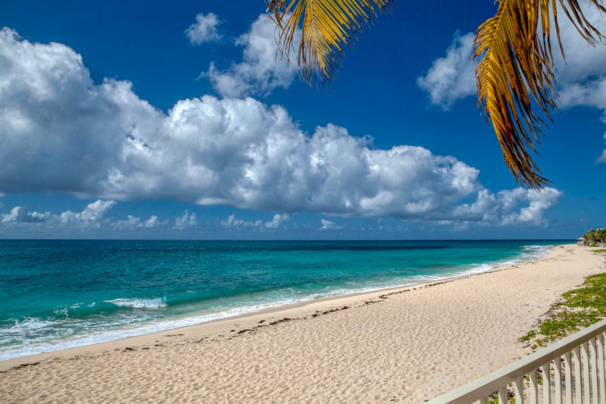 Villa for rent in St Martin - Beach in front of the villa